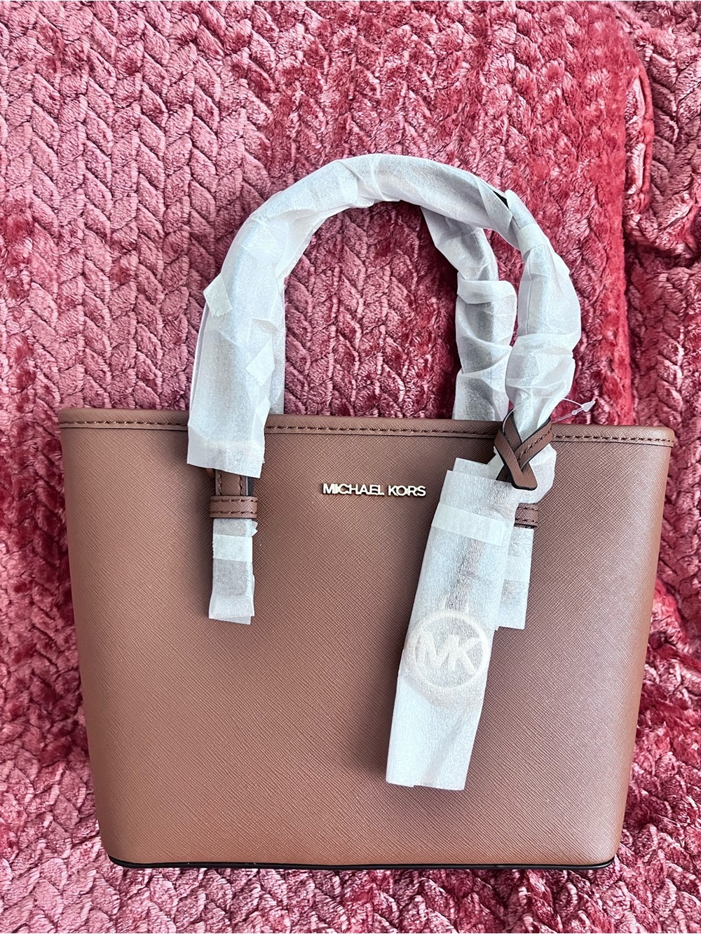 NWT Michael Kors Jet Set Travel Tote,
Luggage color, Style # 35T9GTVTOL